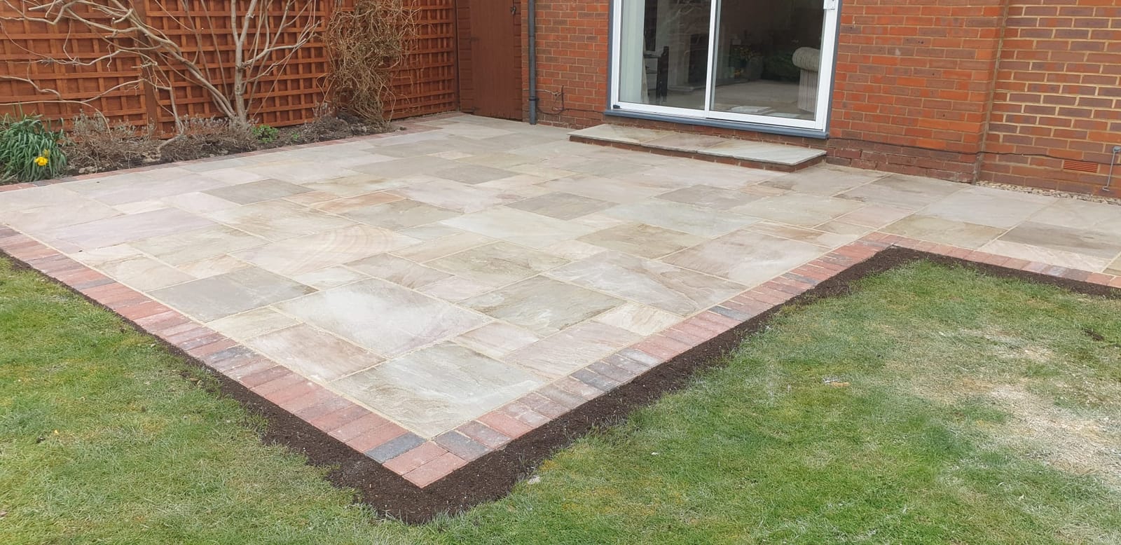 Patio landscaping 02